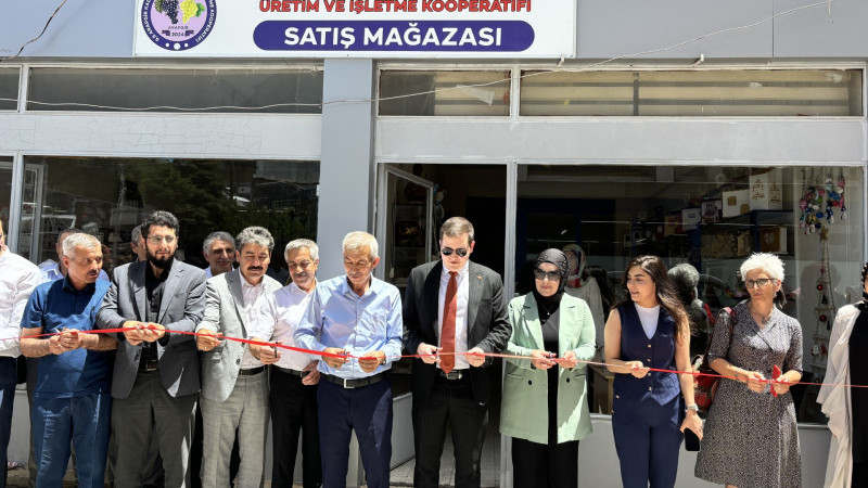 Sınırlı Sorumlu Arapgir Kadın Girişimi Üretim ve İşletme Kooperatifi Satış Mağazası Açıldı