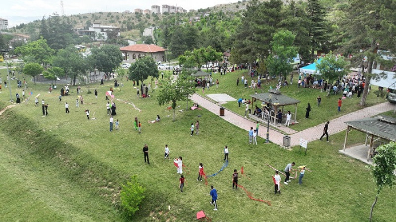 Beydağı Tabiat Parkı’nda “Uçurtma Bizden, Uçurmak Sizden”Şenliği Düzenlendi