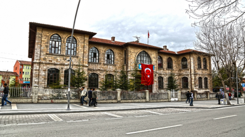Şehit Kemal Özalper Meslek Lisesi ve  Gazi İlkokulu Yıkılıp Yenisi Yapılacak