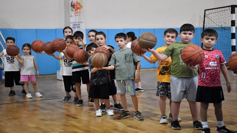 Yeşilyurt'lu Çocuklar Basketbol Kurslarında Geleceğe  Hazırlanıyor