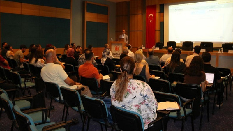 İÜ'de Akademisyenlere TÜBİTAK 1001 Proje Yazma Eğitimi Verildi