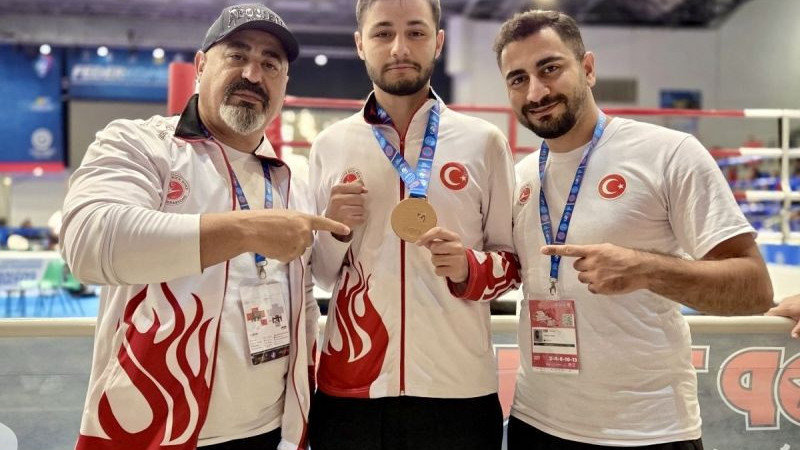 Milli Sporcusu Ömer Faruk Yılmaz, Kick Boks'ta Avrupa 3. Oldu