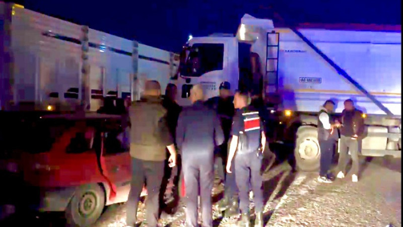 Hafriyat Kamyonu İle Otomobil Çarpıştı: 1 Ölü, 1 Yaralı
