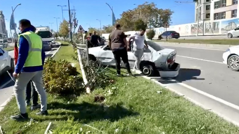Malatya'da Tırın Sıkıştırdığı Otomobildeki  2 Kişi Yaralandı