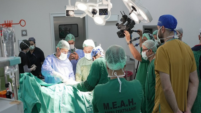 MEAH'da 14 Başarılı Ameliyat Canlı Olarak Gerçekleştirildi