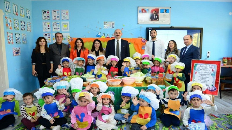 Kaymakam Çocuklarla Turşu Kurdu: Doğanşehir’de Lezzet Dolu Ders!