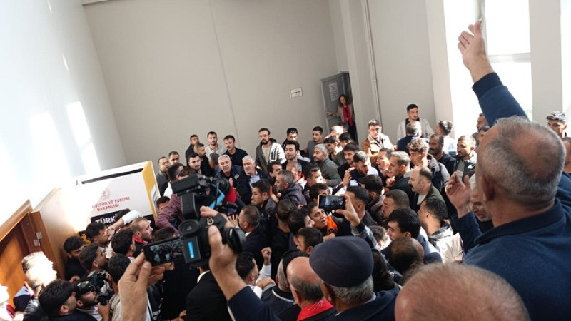 CHP Malatya İl Kongresinde Kavga Çıktı: Yumruklar Havada Uçuştu