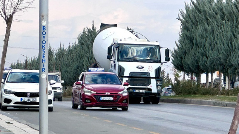 Şehir Mezarlığı Yolu Sürücüler İçin Tehlike Alanına Döndü