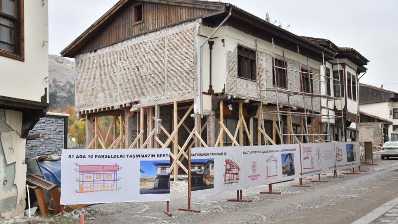 Kadim Çırmıhtı’da “Tarihi Konaklar Aslına Uygun Restore Ediliyor”