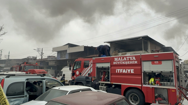 Çavuşoğlu Zanaat Sokak'TA  Bir İş Yerinde Çıkan Yangın Korkuttu