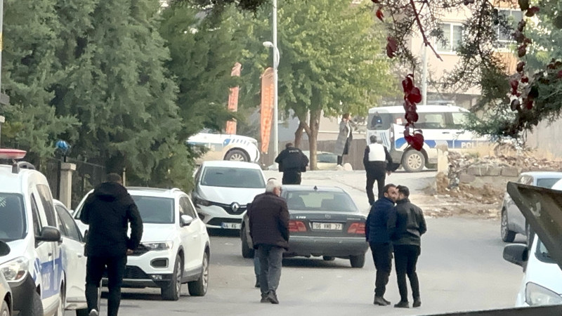 Abdulgaffar Mahallesi’nde Genç Kadın Kuru Sıkı Silah İle Kriz Yarattı