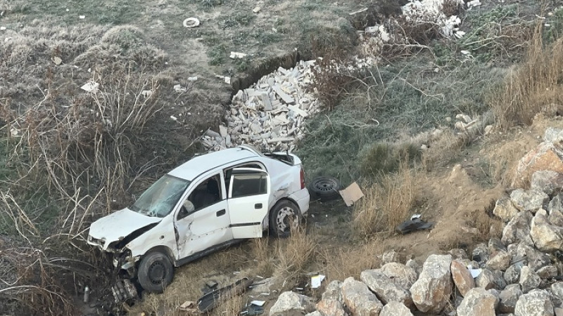 Çarmuzu'da Köprüden Şarampole Uçan Otomobilde 1 Kişi Hayatını Kaybetti