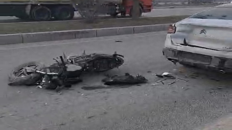 Otomobil Motosiklete Çarptı Sürücü Yaralandı