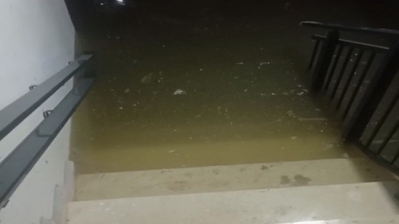 Doğanşehir'de TOKİ 2. Etap’ta Evlerin Bodrum Katlarını Su Bastı