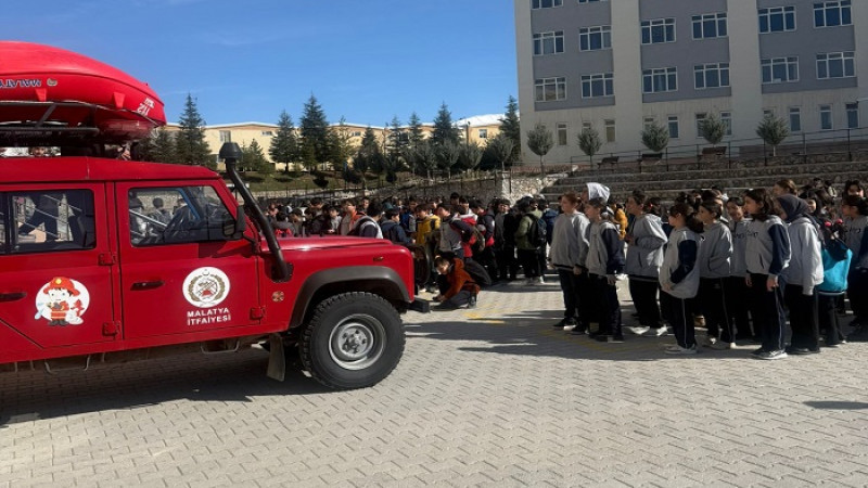 Öğrencilere Deprem ve Yangın Bilinci Eğitimi Verildi