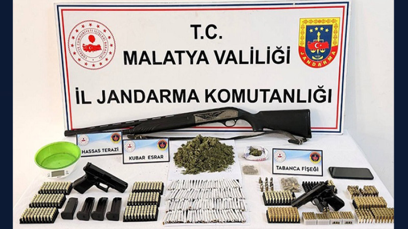 Zehir Tacirlerine Darbe: Çok Sayıda Uyuşturucu ve Silah Ele Geçirildi