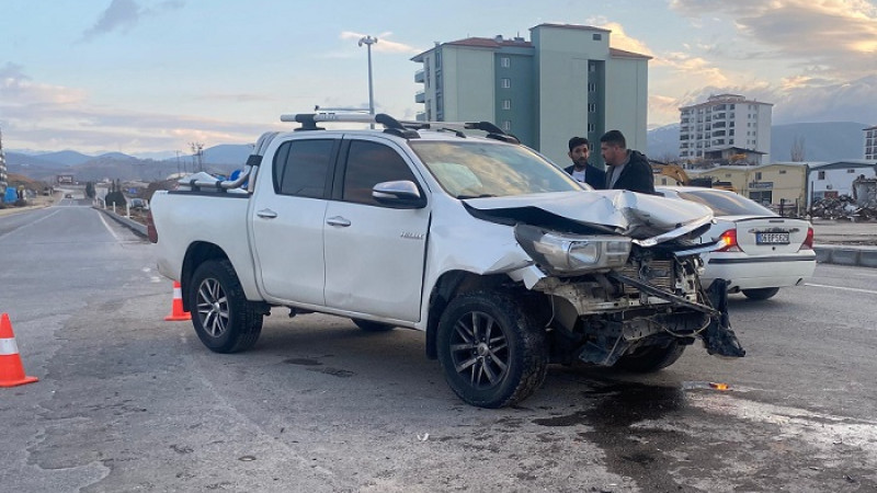 Yakınca Mahallesi’nde Otomobil İle Pikap Çarpıştı: 1 Yaralı