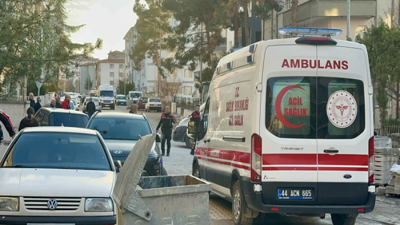 Zaviye Mahallesinde Bıçaklı Kavgada Baba Oğul Yaralandı