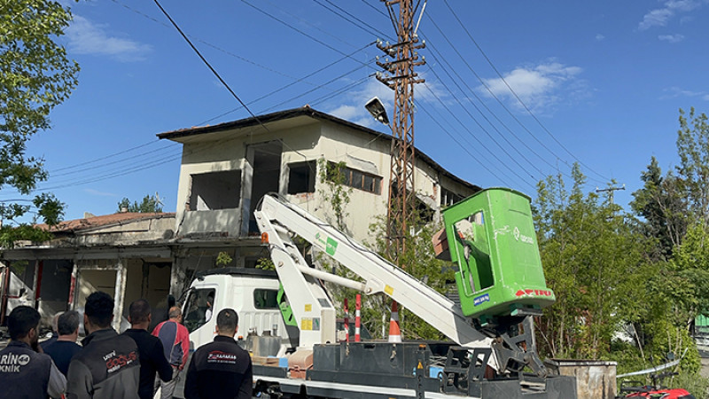 Sanayi Sitesinde 2 Katlı Bir İşyerinde Çökme Meydana Geldi