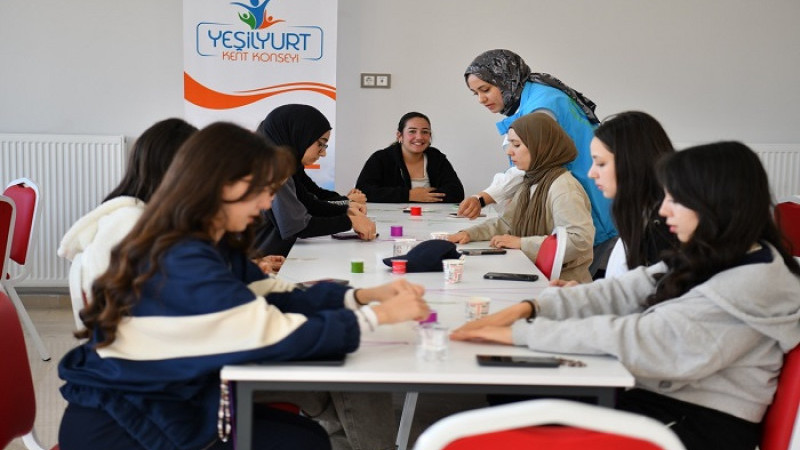 Yeşilyurt Kent Konseyi Kız Öğrencilere Gençlik Kampı Düzenledi