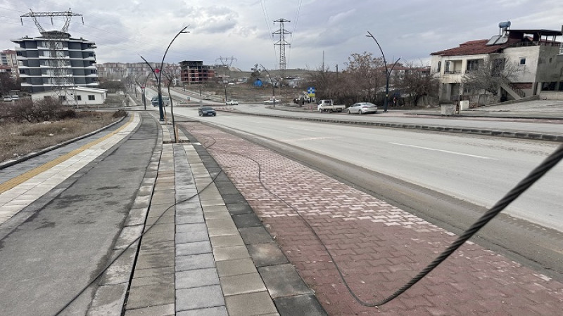 Yüksek Gerilim Hattından Kopan Teller Büyük Tehlike Yarattı