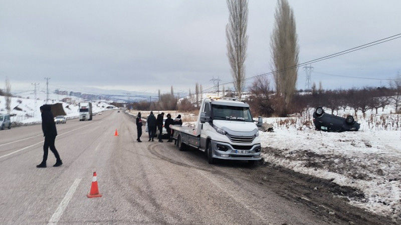 Kuş Sürüsüne Çarpmamak İçin Manevra Yapan Otomobil Takla Attı: 1 Yaralı