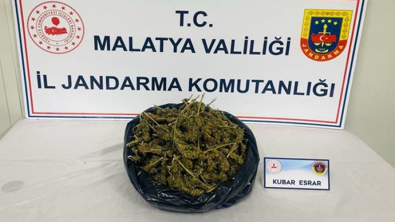 Malatya’da 1 Kişi 1.5 Kilogram Kubar Esrar Maddesi İle Yakalandı
