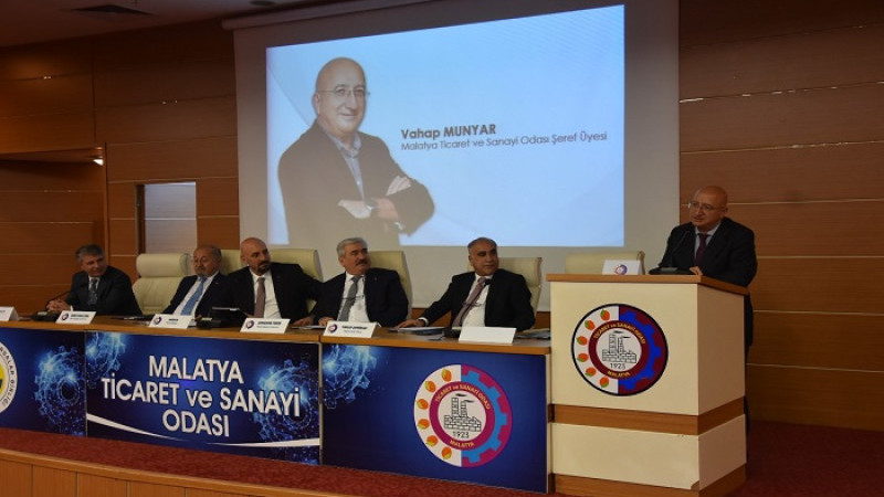 Gazeteci Vahap Munyar’a Malatya TSO’dan  “Şeref Üyeliği Beratı”