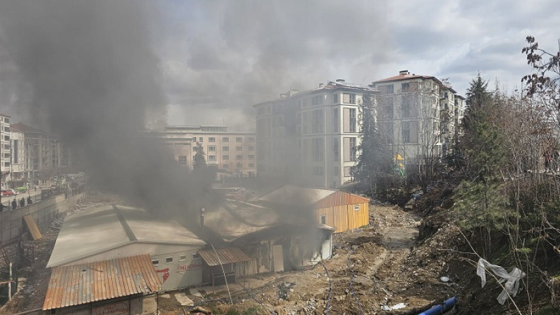 Battalgazi Selçuklu Mah. İşçilerin Kaldığı Konteynerde Yangın Çıktı