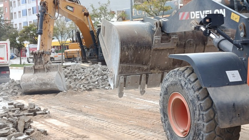 Darende’de D-300 Yolunda Yol Çalışması Yenileniyor
